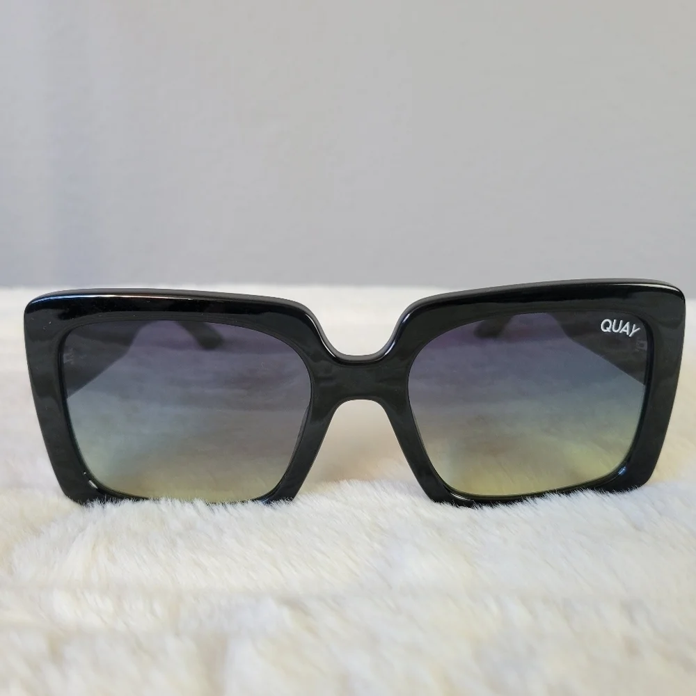QUAY // ltd ed paris hilton collab oversized premium injection square sunglasses